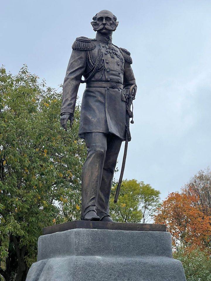 Памятник Фёдору Литке в Кронштадте
