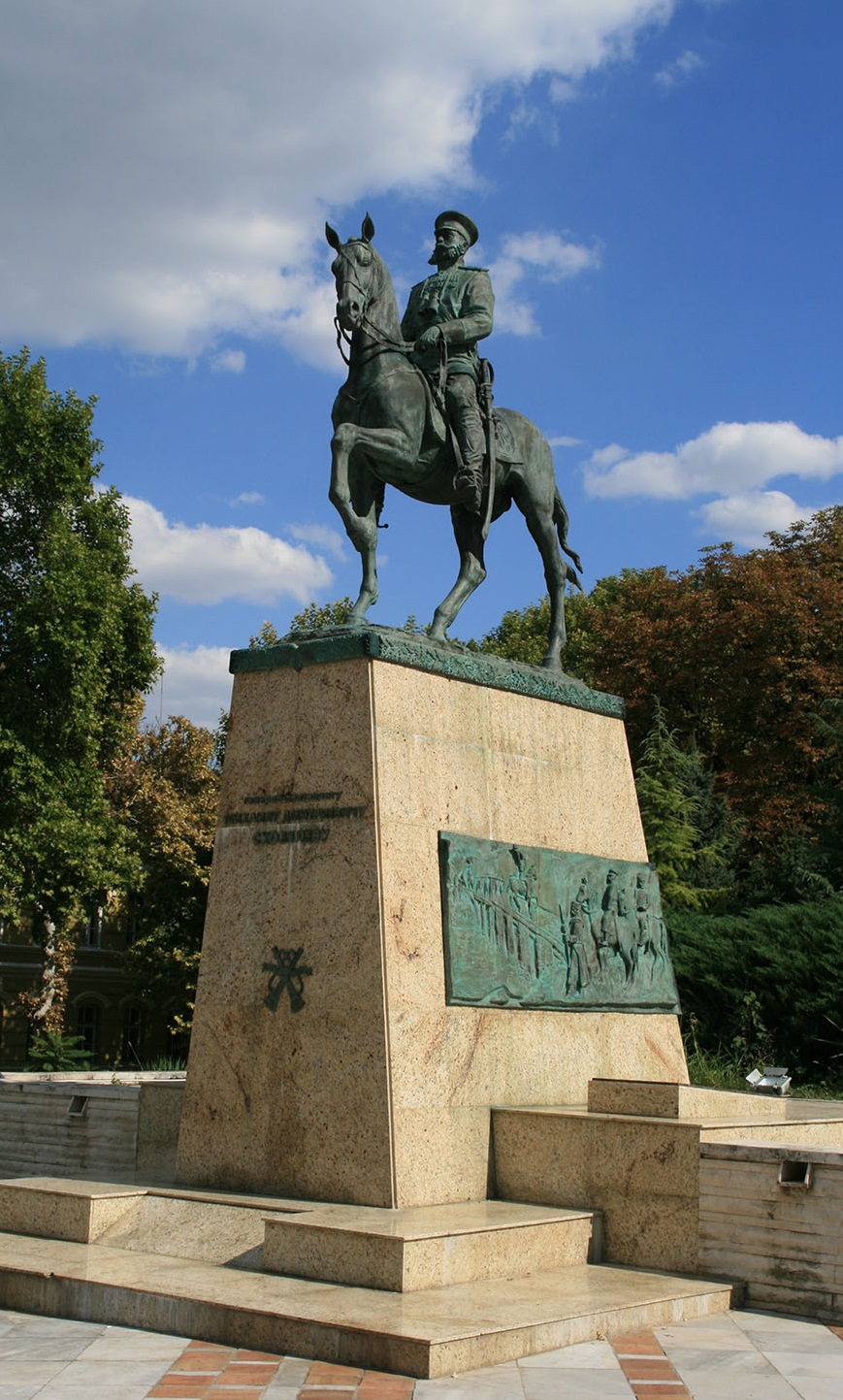 Памятник генералу Скобелеву в Болгарии